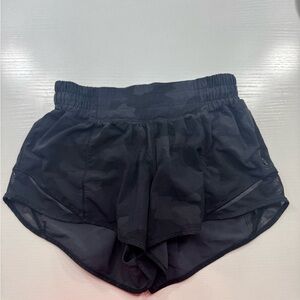 Women’s Hotty Hot Low-Rise Lined Short 2.5” - Camo - Size 2